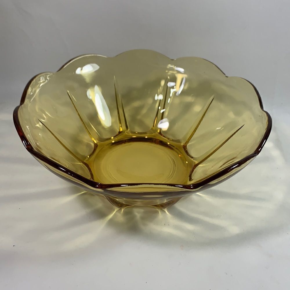 Anchor Hocking 1 Quart Amber Light Color Serving Starburst Glass Bowl Vintage